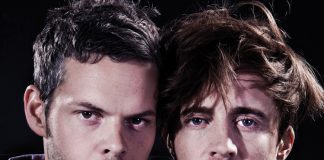 PNAU quebra o silêncio de quatro anos com a colorida “Chameleon” e na cola de Iemanjá