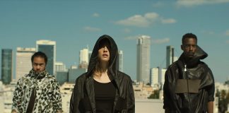 Noga Erez lança o sinistro clipe de “Toy” e vaga pela eletrônica de FKA twigs e Marian Hill