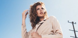 Grace Mitchell lança a intensa “Cali God” para divulgar álbum de estreia