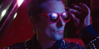 Muse lança a inédita “Thought Contagion” com videoclipe trash inspirado nos anos 80