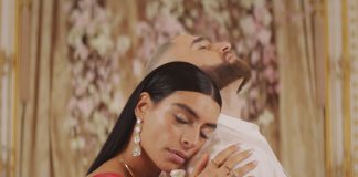 Sevdaliza num jogo de sedução com o ator François Sagat no videoclipe de “Bluecid”