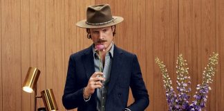 Father John Misty lança clipe em stop motion para “Things It Would Have Been Helpful To Know Before The Revolution”