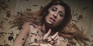 Hundred Waters testa os limites de qualquer entomofóbico no videoclipe de “Fingers”