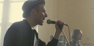 Belle and Sebastian mostra a sua cidade natal no videoclipe de “We Were Beautiful”