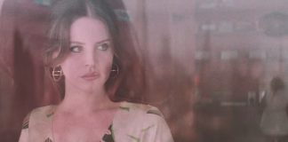 Lana Del Rey num romance sexy, retrô e futurista no videoclipe de “White Mustang”