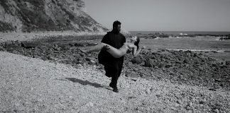 Moses Sumney num remake aterrorizante de ‘A Pequena Sereia’ em “Lonely World”