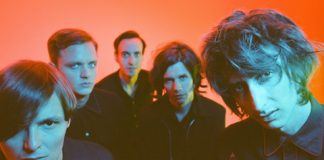 The Horrors flerta com o shoegaze na melancólica “Weighed Down” do álbum ‘V’
