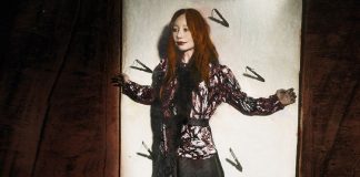 Tori Amos mostra a balada “Wings” do álbum ‘Native Invader’ e relança o fracassado ‘Y Kant Tori Read’