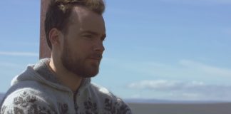 Ásgeir volta às suas origens no videoclipe de “I Know You Know”