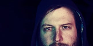 Bon Iver apresenta a faixa “8 (circle)” para apenas uma fã em vídeo