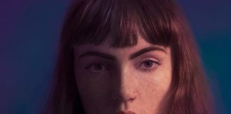Chlöe Howl lança o single “Do It Alone” e indica maturidade em seu pop romântico