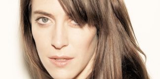 Feist presta homenagem a Gord Downie com cover de “The Stranger”