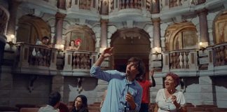 Phoenix grava vídeo ao vivo de “Ti Amo” em teatro italiano do século XVIII