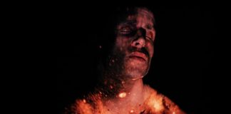 The Sound of Arrows aparece coberto de projeções no clipe de “Don’t Worry”