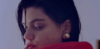 Daniele Luppi mostra clipe de “Pretty Prizes” estrelado por SoKo e participação de Karen O