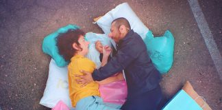Dirty Projectors cria um mundinho surreal e brilhante no videoclipe de “Up In Hudson”