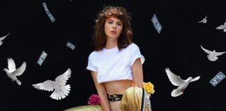 Grace Mitchell lança a afrontosa “Riiich” e monta playlist de singles