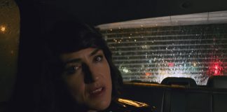 Joan As Police Woman pega uma carona pelas ruas de NY no videoclipe de “Warning Bell”