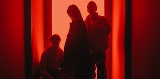 Off Bloom explora cores e sensualidade no videoclipe de “Lover Like Me”