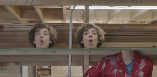 tUnE-yArDs e uma série de loucurinhas numa carpintaria no videoclipe de “ABC 123”