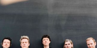 Franz Ferdinand está clássico e, ainda assim, moderno no single “Lazy Boy”