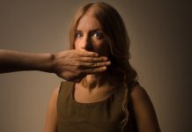 ionnalee, do iamamiwhoami, traz Jamie Irrepressible em sua jornada na faixa “Dunes of Sand”