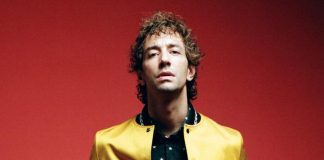 Albert Hammond Jr., do Strokes, mostra o single “Muted Beatings” do álbum ‘Francis Trouble’