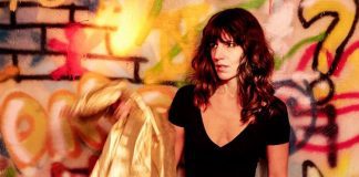 Eleanor Friedberger lança a animada “In Between Stars” e anuncia o álbum ‘Rebound’