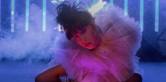 Kimbra lança a sensível “Version of Me” com um videoclipe belo e simples