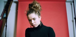 Nilüfer Yanya participa de um culto misterioso no videoclipe de “Thanks 4 Nothing”