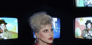 O Paramore apresenta um programa matinal dos anos 80 no clipe de “Rose-Colored Boy”