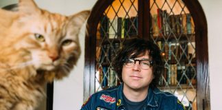 Ryan Adams entra no clima do Dia dos Namorados com a inédita “Baby I Love You”