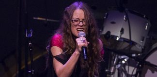 Fiona Apple mostra canção inédita e cover de Mary J. Blige em premiação