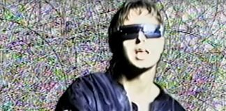 The Voidz vem com uma festa colorida e tosca no videoclipe de “All Wordz Are Made Up”