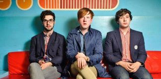 Two Door Cinema Club libera EP de estreia nas plataformas de streaming e minidocumentário