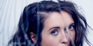 A promissora Alice Merton segue as próprias regras na resistente “Lash Out”