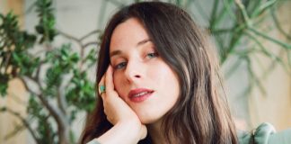 Buzzy Lee, projeto musical da filha de Spielberg, lança a emotiva “No Her” do EP ‘Facepaint’