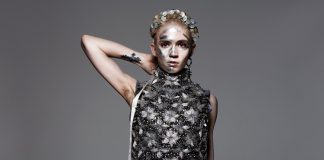 Grimes e o grupo k-pop Loona mostram faixa inédita através de teaser