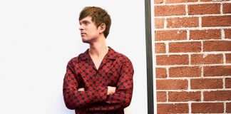 James Blake lança a inédita “Don’t Miss It” através de lyric video