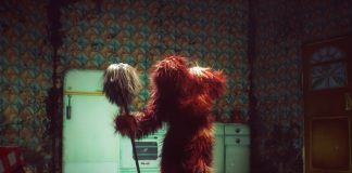 O LUMP, de Laura Marling e Mike Lindsay, mostra videoclipe de “Late to the Flight”
