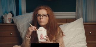 Neko Case lança a épica “Curse of the I-5 Corridor”, faixa com participação de Mark Lanegan