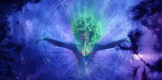 PNAU nos convida para uma festa neon e selvagem no videoclipe de “Changa”
