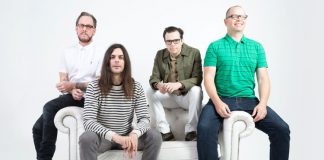 Uma conta no Twitter fez o Weezer lançar covers de “Africa” e “Rosanna” do Toto