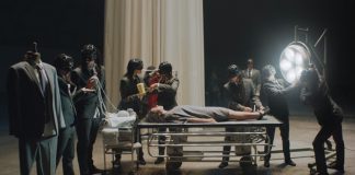 Alessia Cara é preparada para se enquadrar nos padrões no clipe de “Growing Pains”