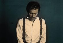 Damien Rice retoma antigo projeto e lança a inédita “100 Miles Across The Room”