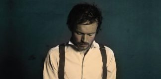 Damien Rice retoma antigo projeto e lança a inédita “100 Miles Across The Room”