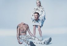 Die Antwoord na pele de uma criatura alienígena no clipe de “Alien”