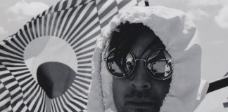 Django Django grava clipe monocromático de “Marble Skies” inspirado nos trabalhos de Man Ray