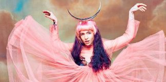 Grimes revela prévia de duas composições inéditas através das redes sociais