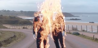 Her lança videoclipe de “Icarus” para divulgar futuro filme do grupo